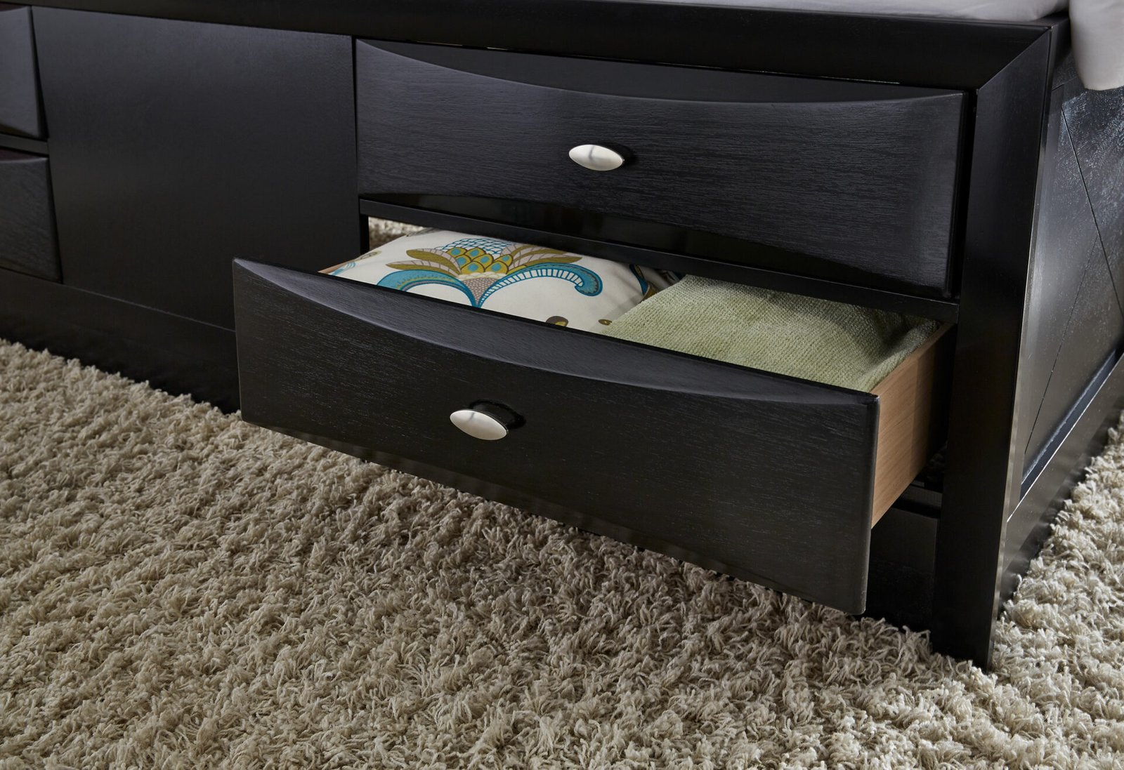 Second image of LINDA BLACK QUEEN BED GROUP