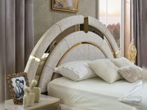 DeluxBedroom3.jpg