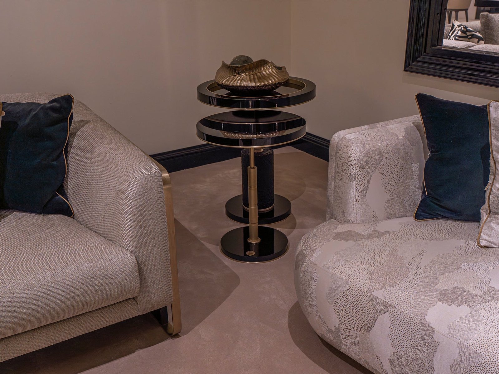 Hanedan Nesting Table