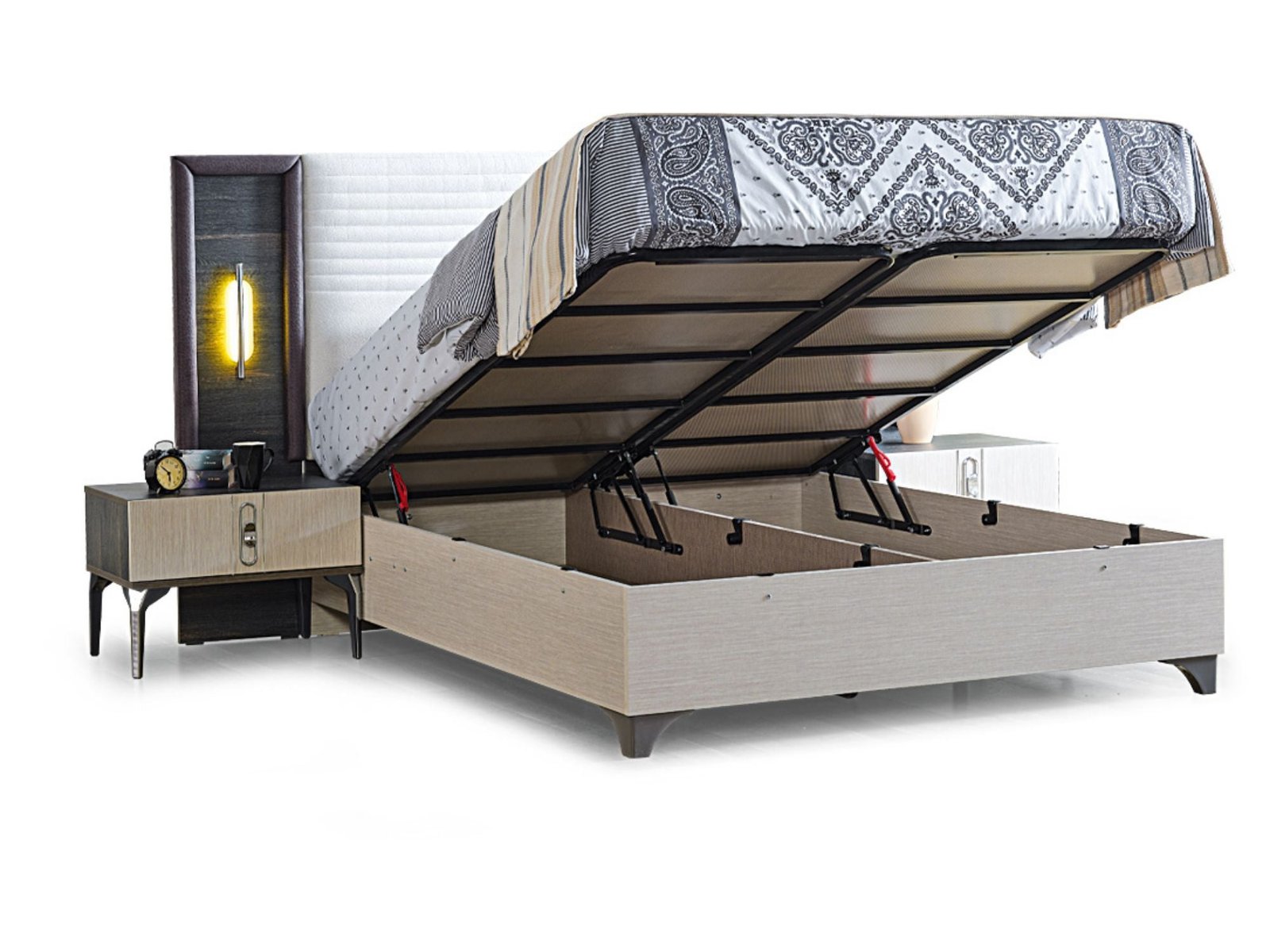 Nero Nightstand