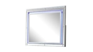 LIZELLE_MIRROR_1500_975.jpg